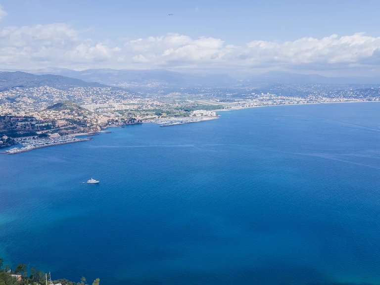 Villa for Sale in Theoule Sur Mer, Cannes Area 2
