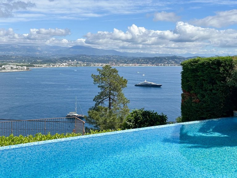 Villa for Sale in Theoule Sur Mer, Cannes Area 1