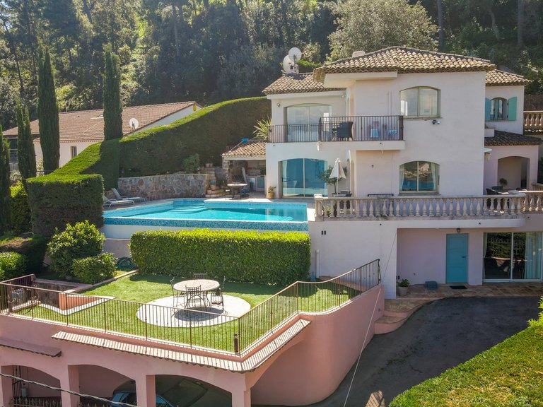 Villa for Sale in Theoule Sur Mer, Cannes Area 3
