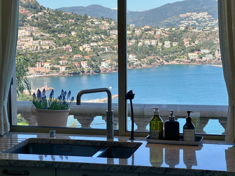 Villa for Sale in Theoule Sur Mer, Cannes Area 9