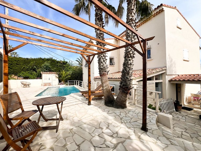 Villa for Sale in Mandelieu La Napoule, Cannes Area 7