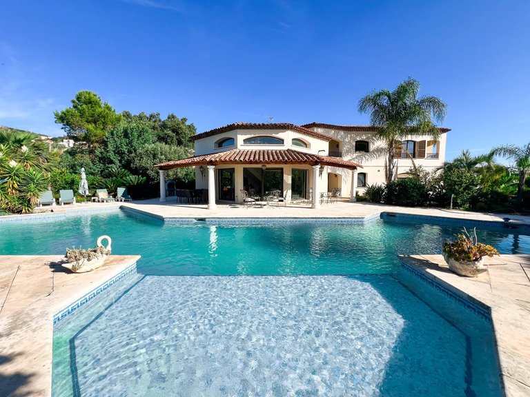 Villa for Sale in Mandelieu La Napoule, Cannes Area 1
