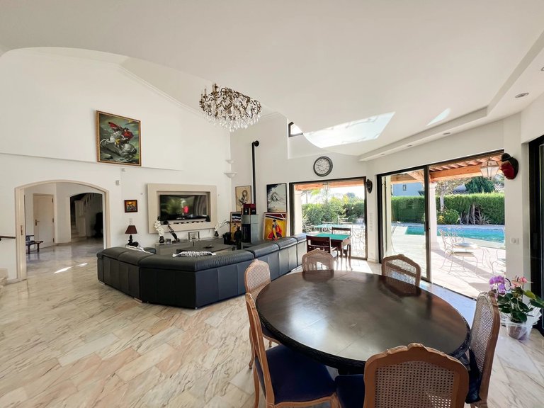 Villa for Sale in Mandelieu La Napoule, Cannes Area 9