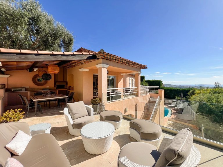 Villa for Sale in Mandelieu La Napoule, Cannes Area 2