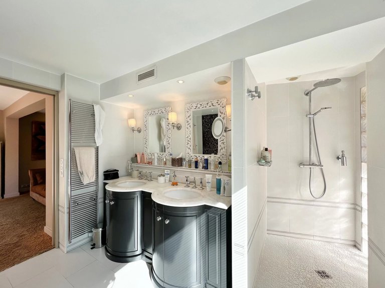 Villa for Sale in Mandelieu La Napoule, Cannes Area 4