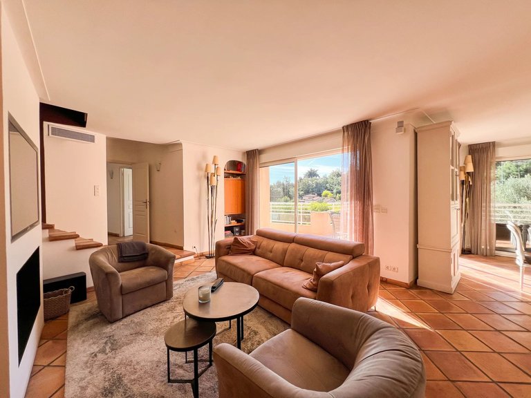 Villa for Sale in Mandelieu La Napoule, Cannes Area 12