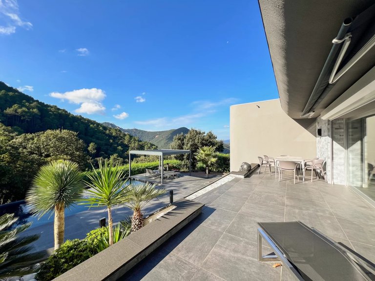 Villa for Sale in Mandelieu La Napoule, Cannes Area 1