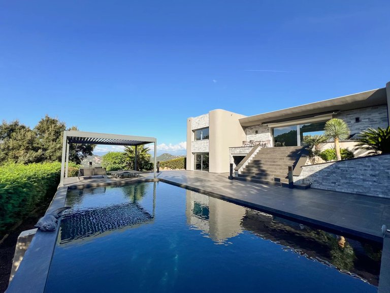Villa for Sale in Mandelieu La Napoule, Cannes Area 5
