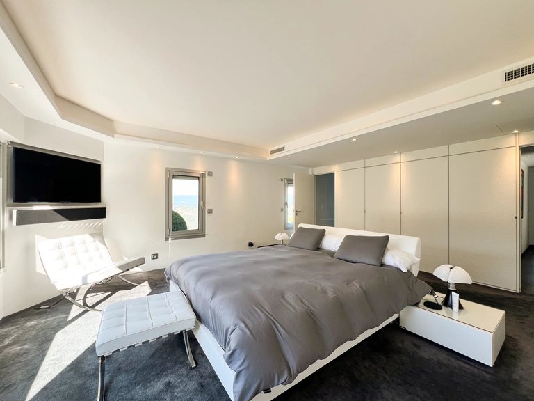 Villa for Sale in Mandelieu La Napoule, Cannes Area 2