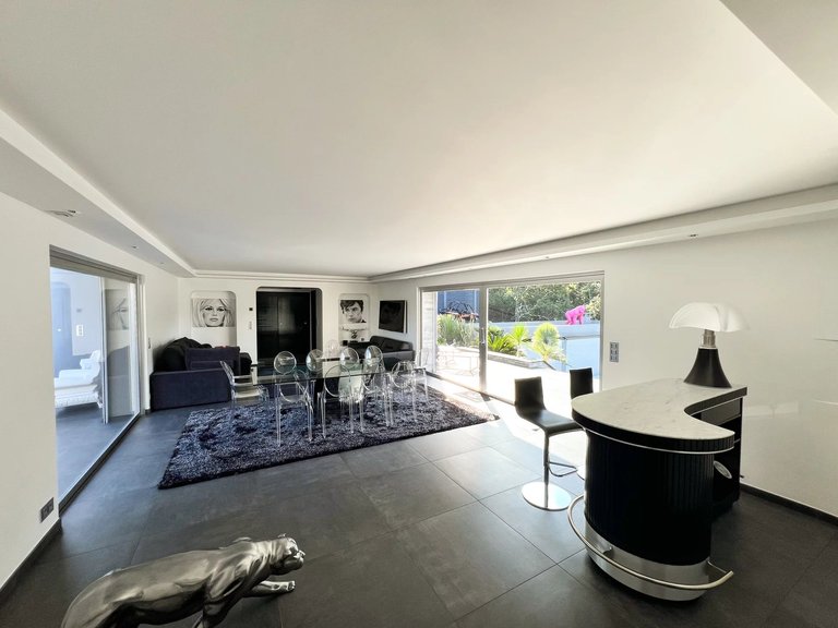 Villa for Sale in Mandelieu La Napoule, Cannes Area 9