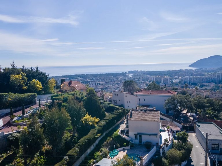 Villa for Sale in Mandelieu La Napoule, Cannes Area 3