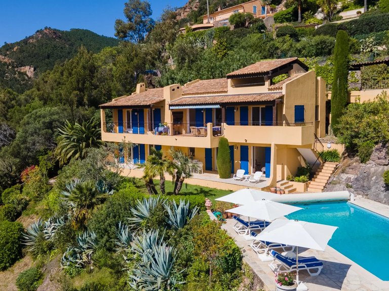 Villa for Sale in Theoule Sur Mer, Cannes Area 1