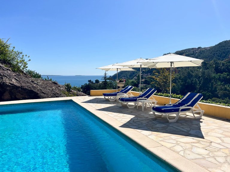 Villa for Sale in Theoule Sur Mer, Cannes Area 4