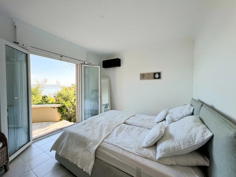 Villa for Sale in Theoule Sur Mer, Cannes Area 16