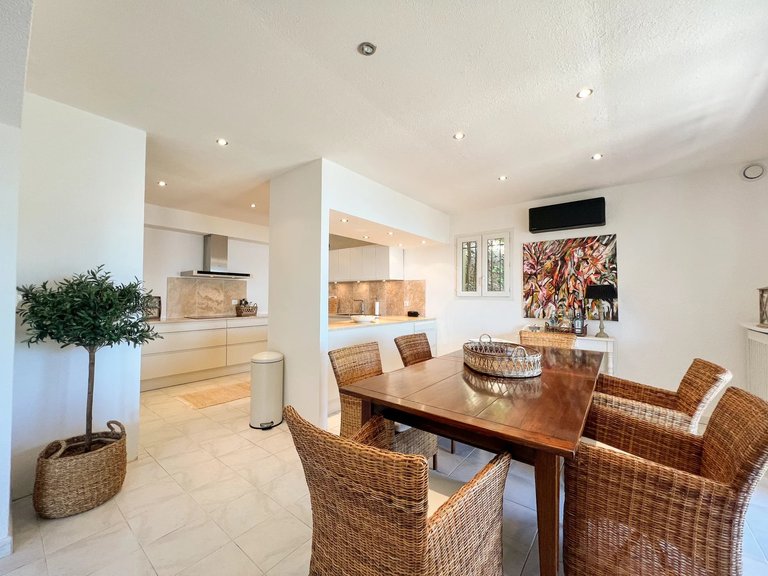 Villa for Sale in Theoule Sur Mer, Cannes Area 11