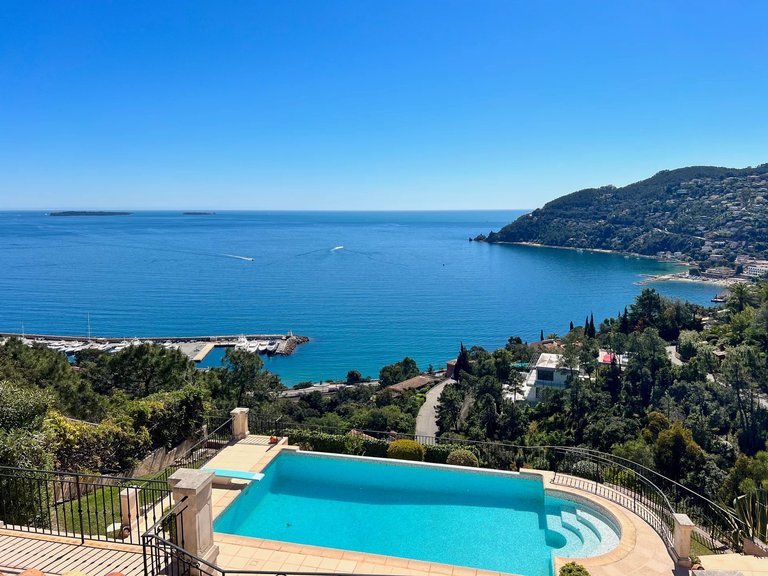Villa for Sale in Theoule Sur Mer, Cannes Area 1