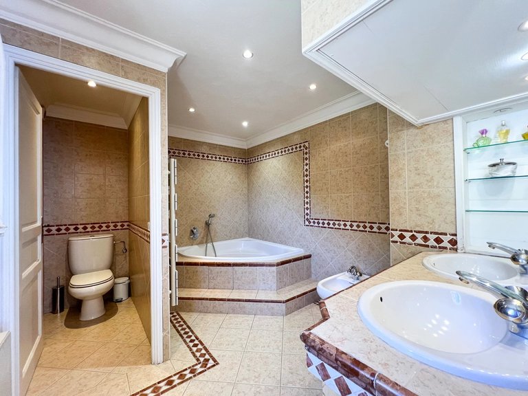 Villa for Sale in Theoule Sur Mer, Cannes Area 12