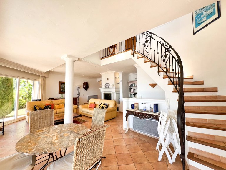 Villa for Sale in Theoule Sur Mer, Cannes Area 9