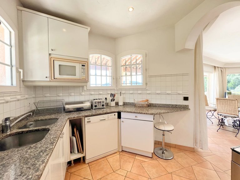 Villa for Sale in Theoule Sur Mer, Cannes Area 10