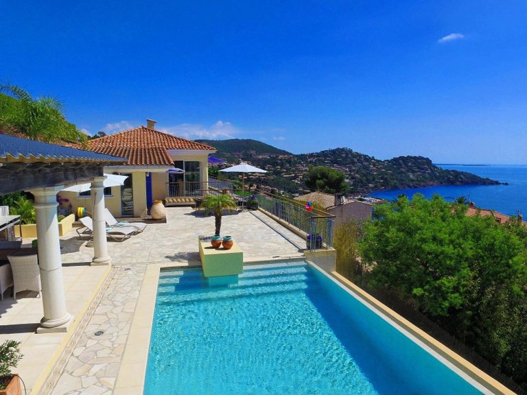 Villa for Sale in Theoule Sur Mer, Cannes Area 1