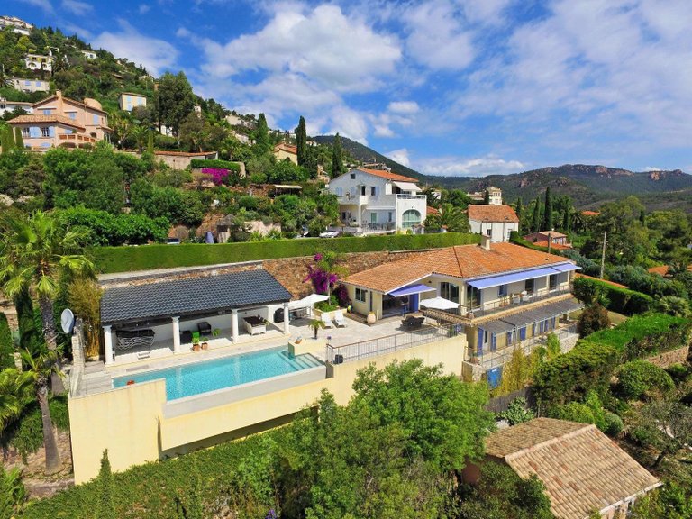 Villa for Sale in Theoule Sur Mer, Cannes Area 4