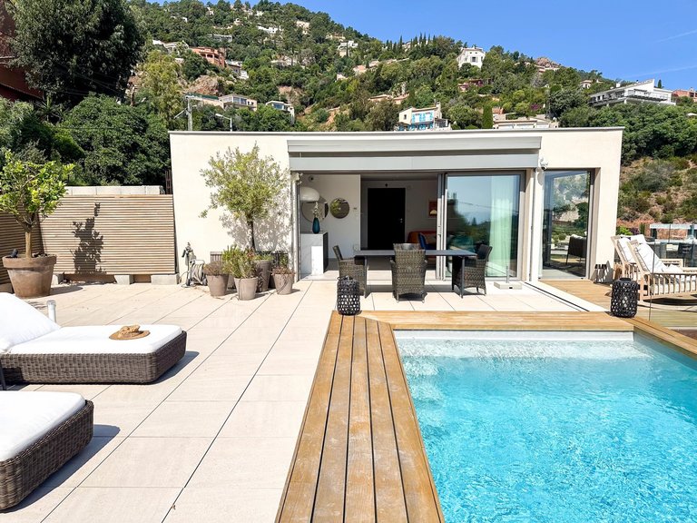 Villa for Sale in Theoule Sur Mer, Cannes Area 1
