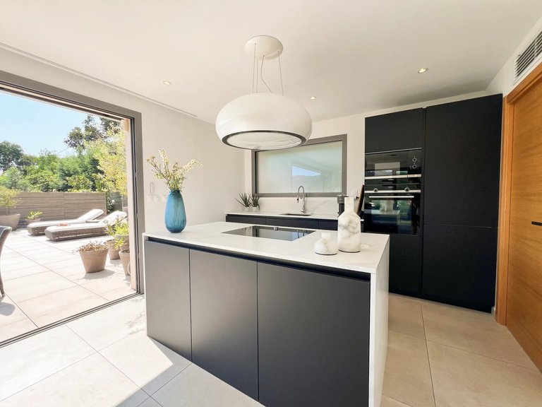 Villa for Sale in Theoule Sur Mer, Cannes Area 8