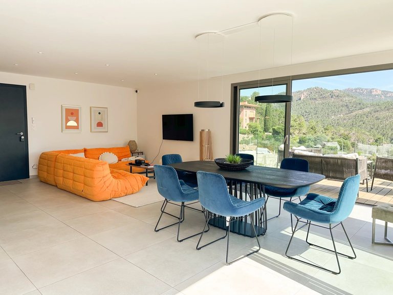 Villa for Sale in Theoule Sur Mer, Cannes Area 11