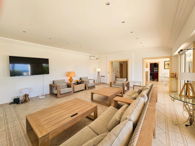 Villa for Sale in Mandelieu La Napoule, Cannes Area 1