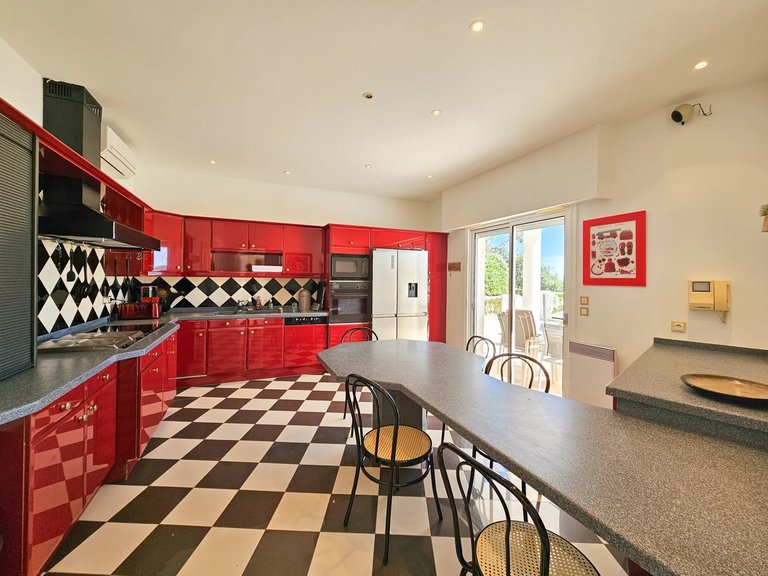 Villa for Sale in Mandelieu La Napoule, Cannes Area 3