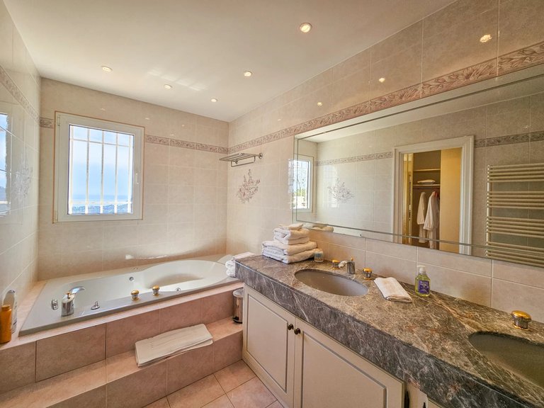 Villa for Sale in Mandelieu La Napoule, Cannes Area 6