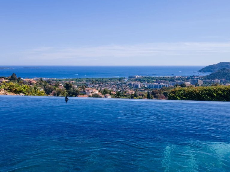 Villa for Sale in Mandelieu La Napoule, Cannes Area 2
