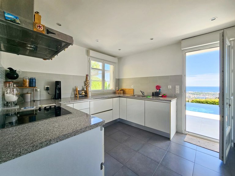 Villa for Sale in Mandelieu La Napoule, Cannes Area 11