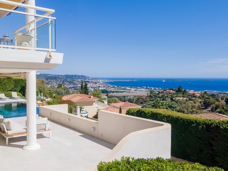 Villa for Sale in Mandelieu La Napoule, Cannes Area 3