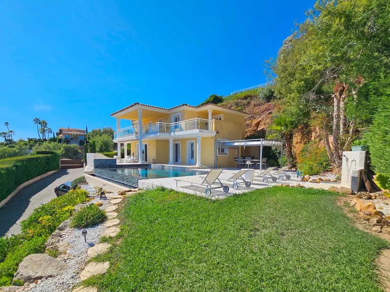 Villa for Sale in Mandelieu La Napoule, Cannes Area 6