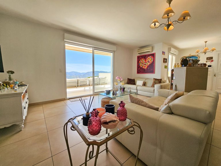 Villa for Sale in Mandelieu La Napoule, Cannes Area 8