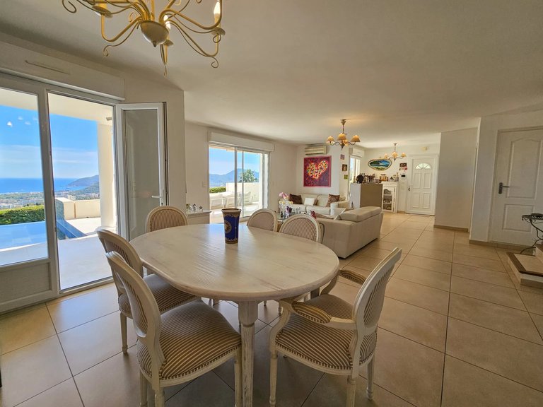 Villa for Sale in Mandelieu La Napoule, Cannes Area 9