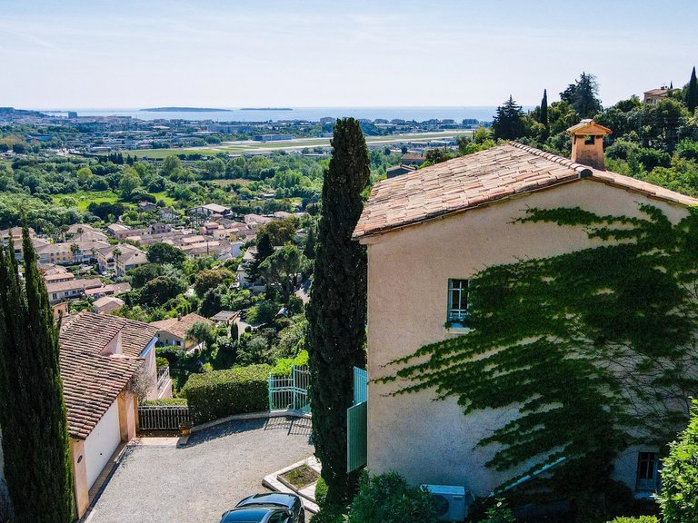 Villa for Sale in Mandelieu La Napoule, Cannes Area 3
