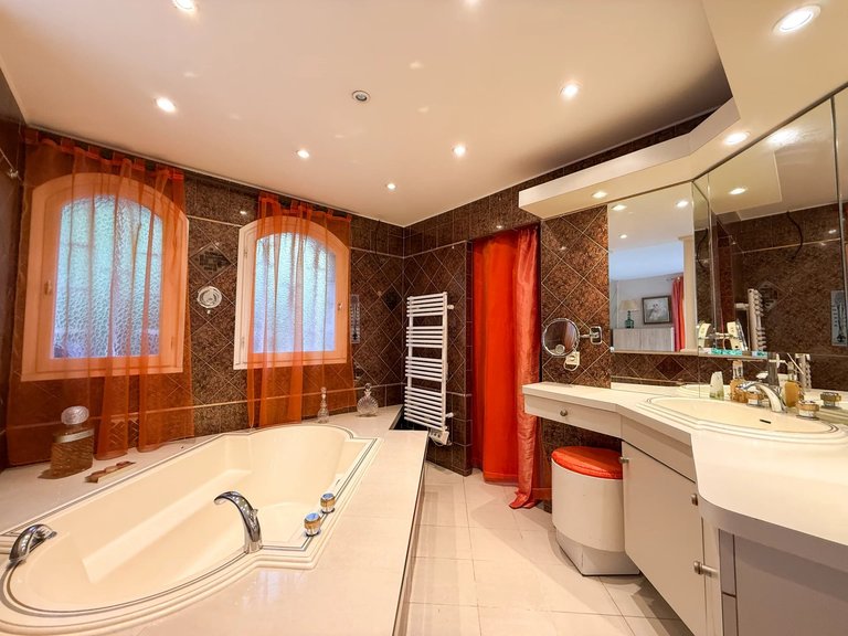 Villa for Sale in Mandelieu La Napoule, Cannes Area 13