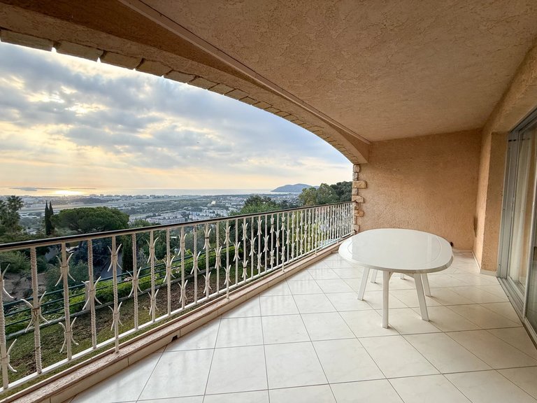 Villa for Sale in Mandelieu La Napoule, Cannes Area 9