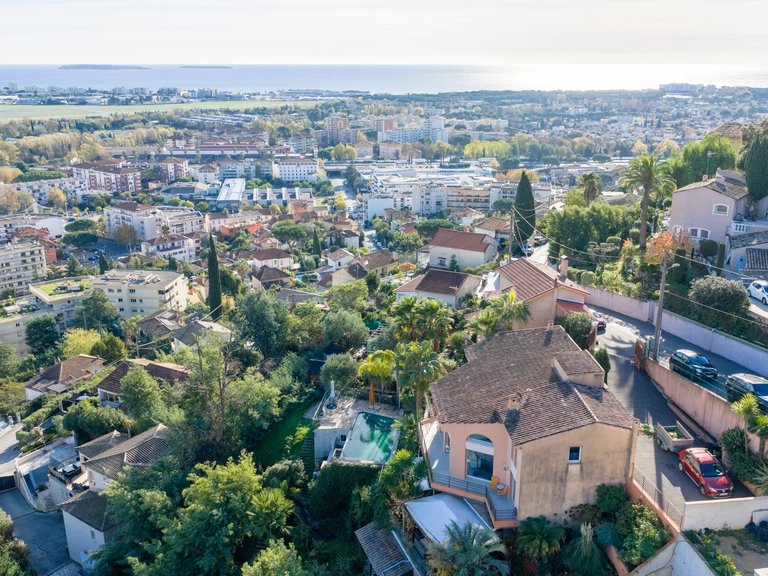 Villa for Sale in Mandelieu La Napoule, Cannes Area 1
