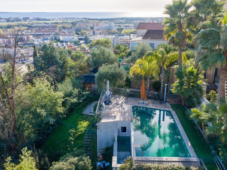 Villa for Sale in Mandelieu La Napoule, Cannes Area 2