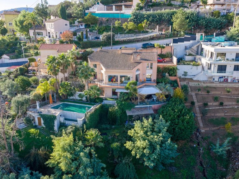 Villa for Sale in Mandelieu La Napoule, Cannes Area 3