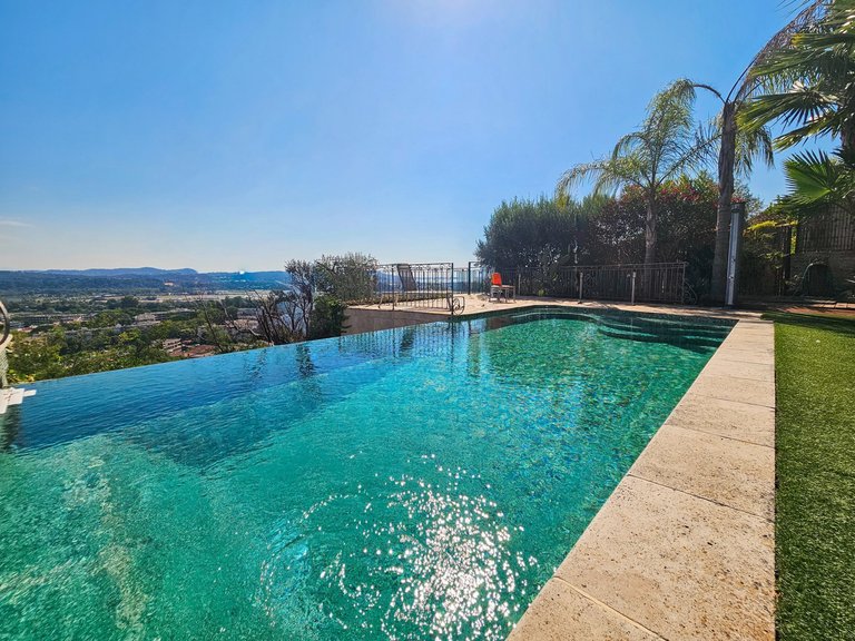 Villa for Sale in Mandelieu La Napoule, Cannes Area 8