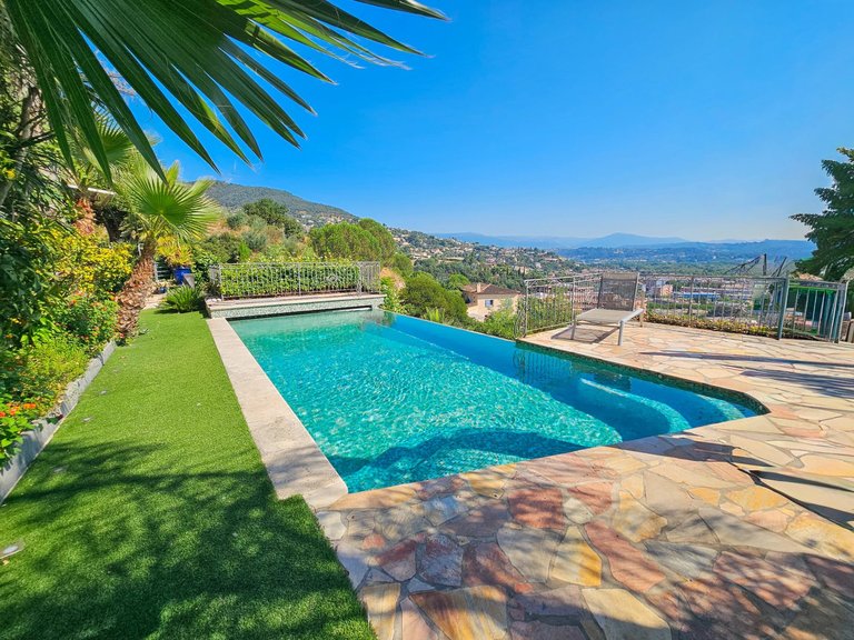 Villa for Sale in Mandelieu La Napoule, Cannes Area 9