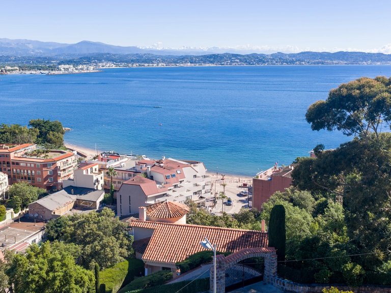 Villa for Sale in Theoule Sur Mer, Cannes Area 1