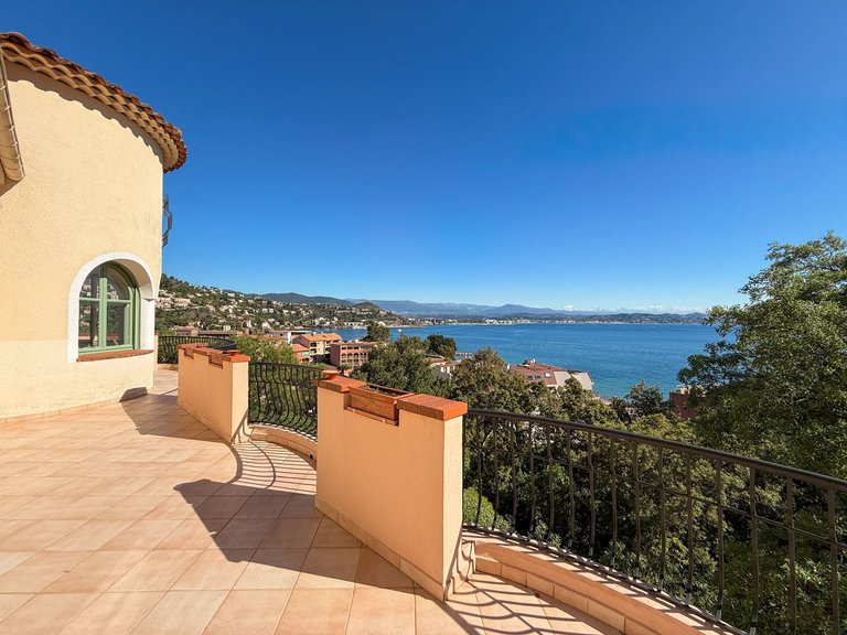 Villa for Sale in Theoule Sur Mer, Cannes Area 2