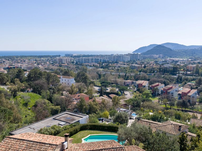 Villa for Sale in Mandelieu La Napoule, Cannes Area 8