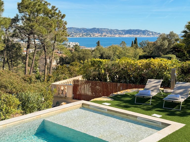 Villa for Sale in Mandelieu La Napoule, Cannes Area 1