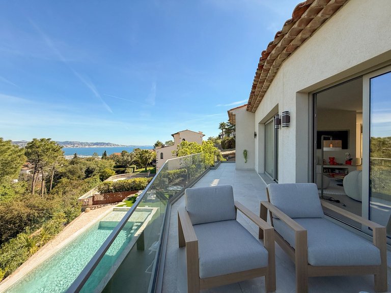 Villa for Sale in Mandelieu La Napoule, Cannes Area 15
